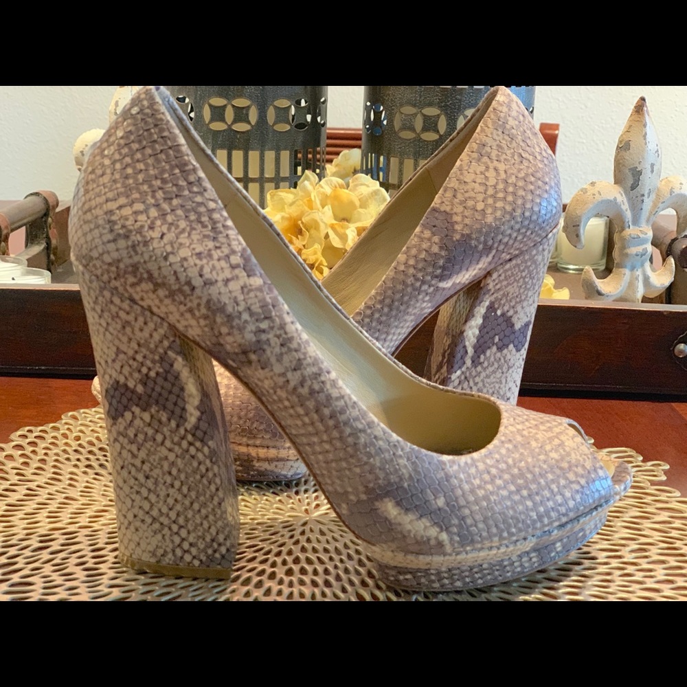 ✨BCBG Peep-toe Pumps✨ Size:9